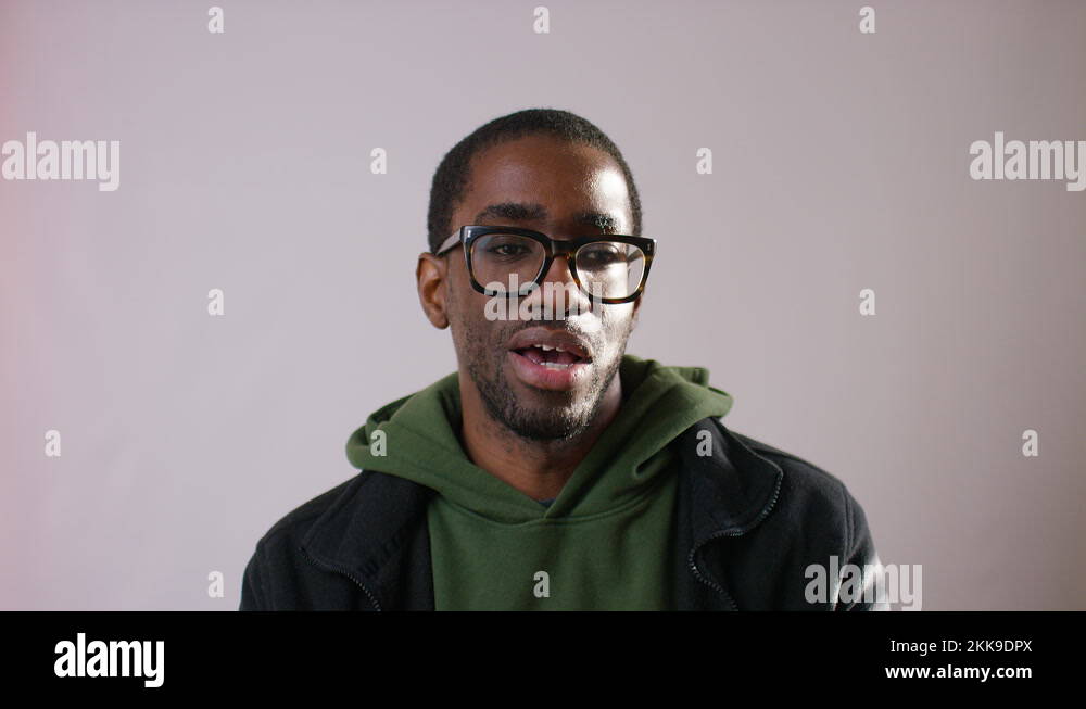 Online vlogger Stock Videos & Footage - HD and 4K Video Clips - Alamy