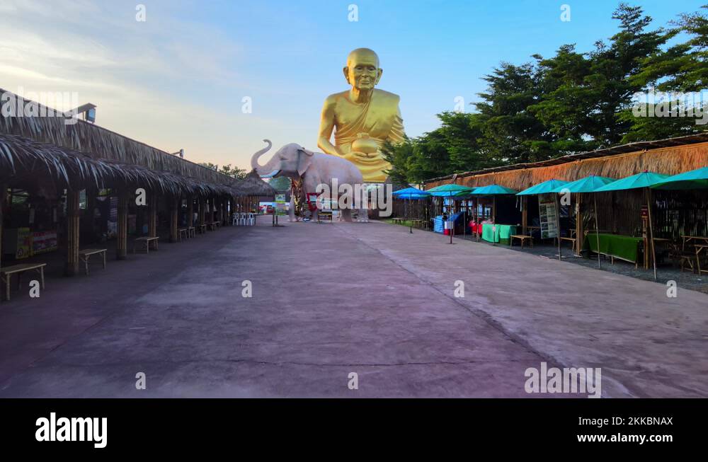 4k Panning forward to an Elephant statue and The biggest golden statue