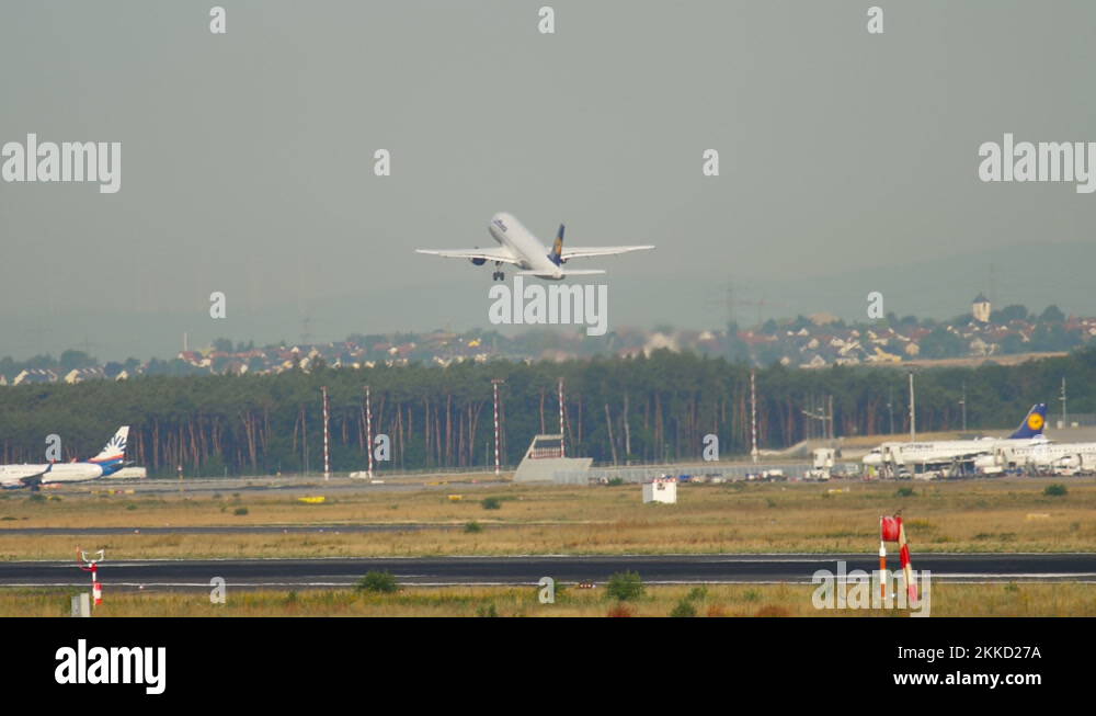 Lufthansa airbus a320 airliner Stock Videos & Footage - HD and 4K Video ...