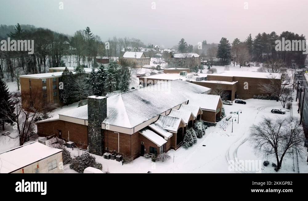 Snow on Lees McRae Campus in Banner Elk NC, Banner Elk North Carolina