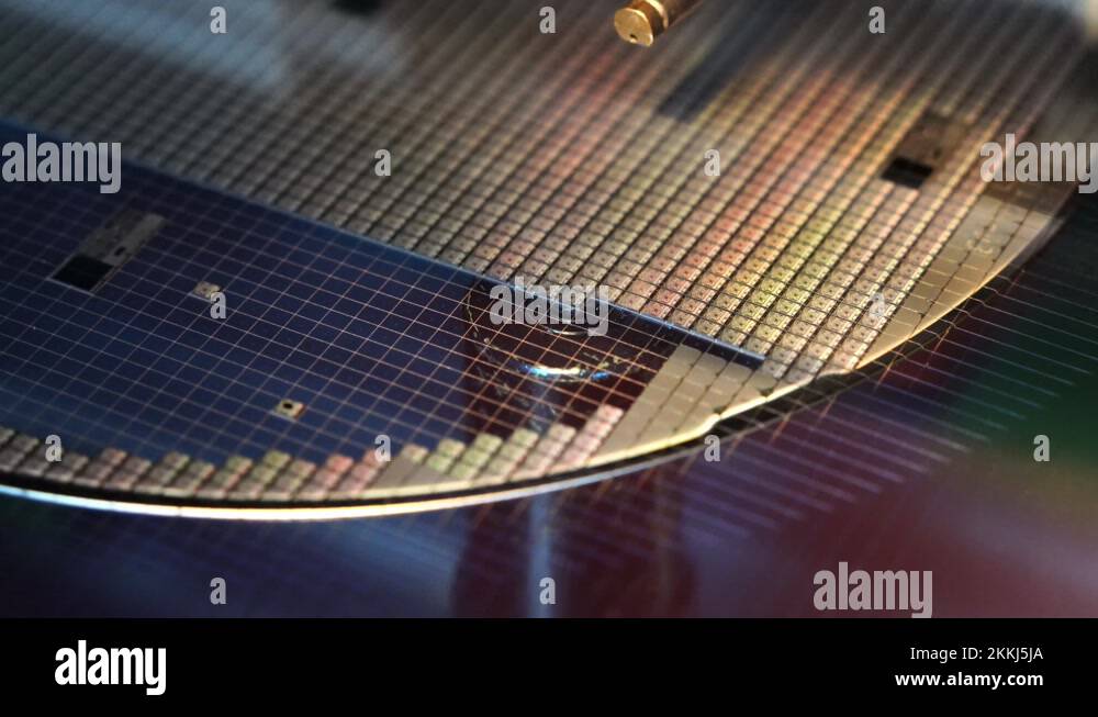 pick up silicon die in silicon wafer in semiconductor manufacturing