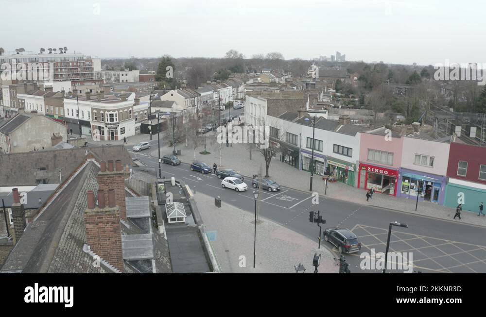 ORBIT SHOT OF LONDON BUS DRIVE THROUGH TRAFFIC LIGHT, EAST LONDON,RAW