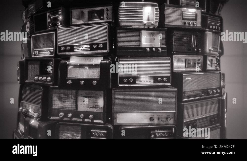 Retro radios Stock Videos & Footage HD and 4K Video Clips Alamy
