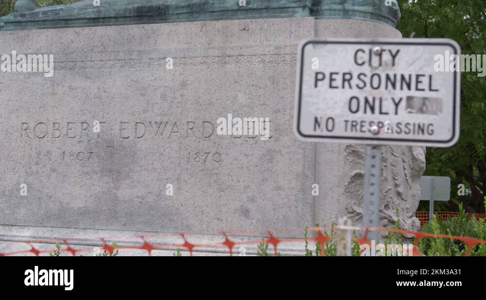Charlottesville, VA Robert E. Lee monument slated for removal. Cause
