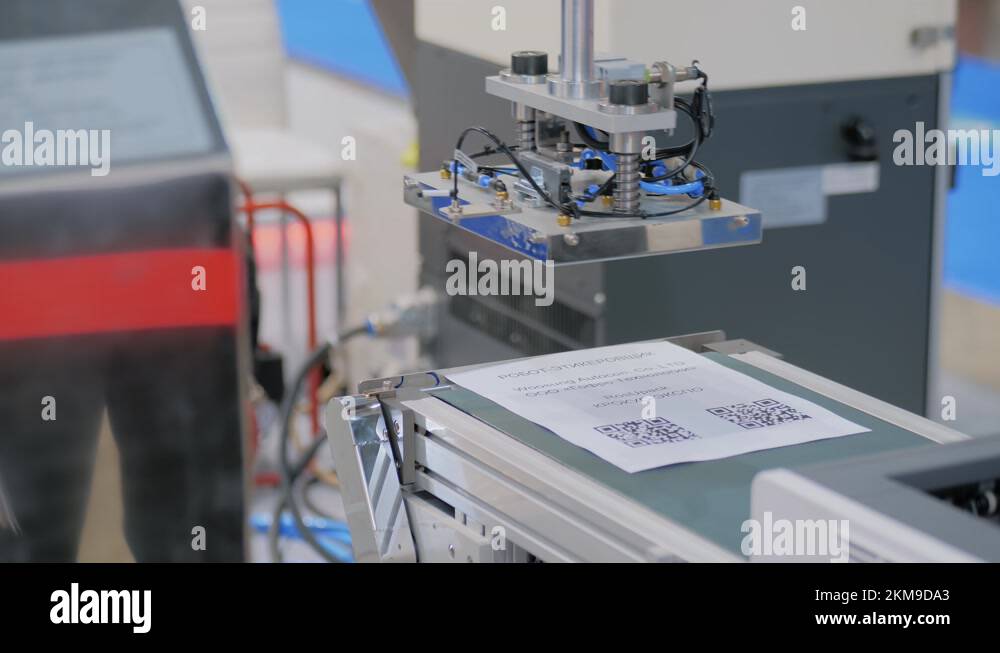 Label applicator Stock Videos & Footage HD and 4K Video Clips Alamy