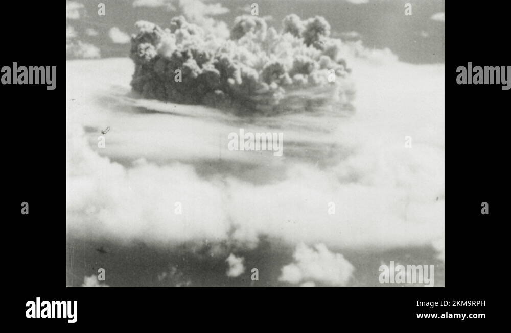 Nuclear cloud bomb Stock Videos & Footage - HD and 4K Video Clips - Alamy