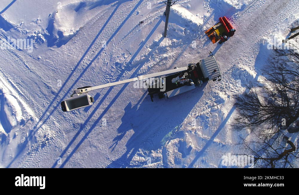 Cradle lift Stock Videos & Footage HD and 4K Video Clips Alamy