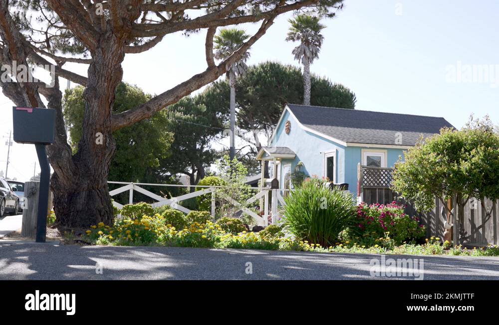 Mailbox houses Stock Videos & Footage HD and 4K Video Clips Alamy