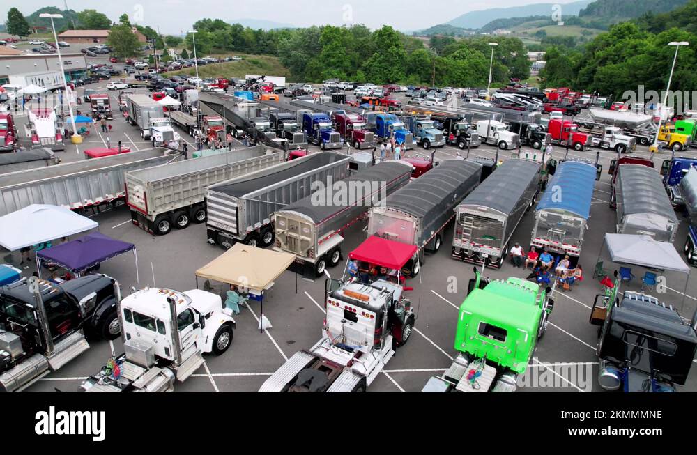 Peterbuilt trucks Stock Videos & Footage HD and 4K Video Clips Alamy