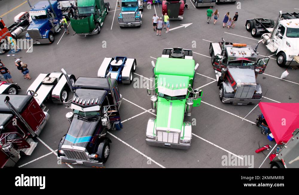 Peterbuilt truck Stock Videos & Footage HD and 4K Video Clips Alamy