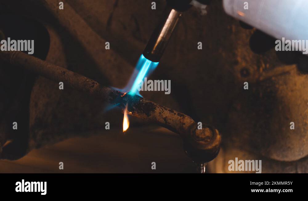 heating with a gas burner the threaded connection of the bolt and nut