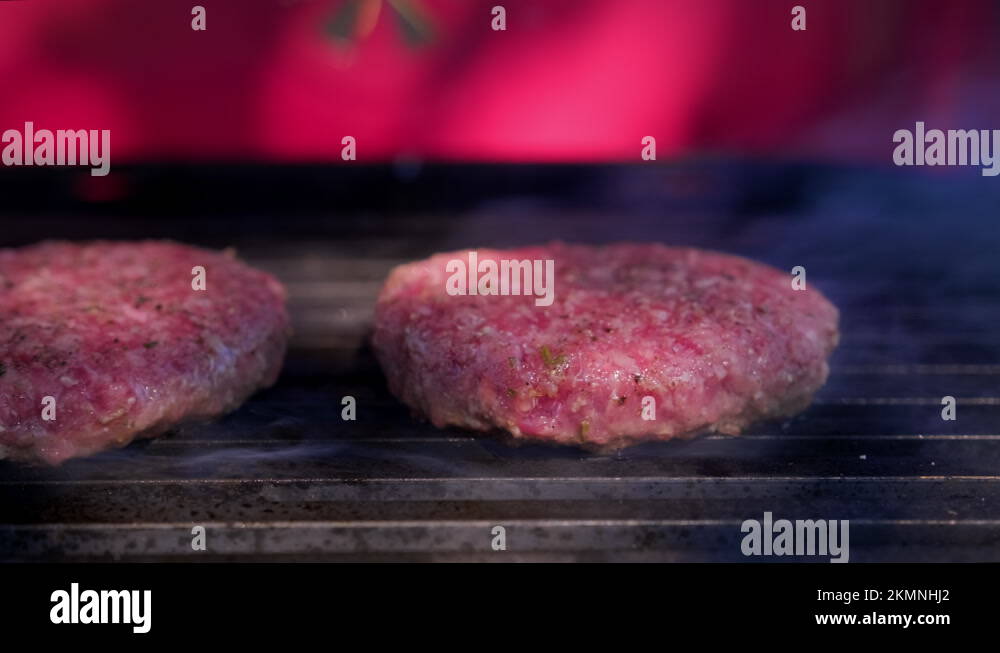 Minced beef patties with grilled burger patties. Preparation of beef