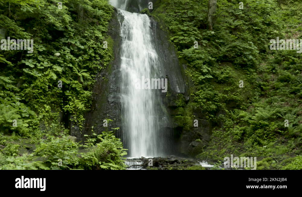 Pandown of the Wakui Waterfall of Okinose Mountain Current Stock Video