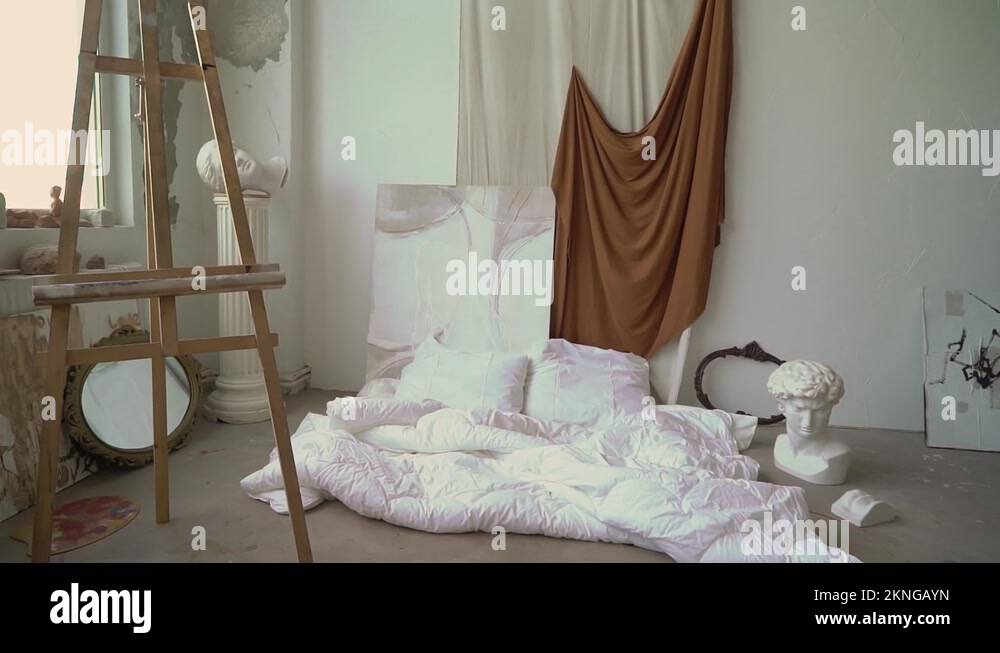 Bedroom artists Stock Videos & Footage - HD and 4K Video Clips - Alamy