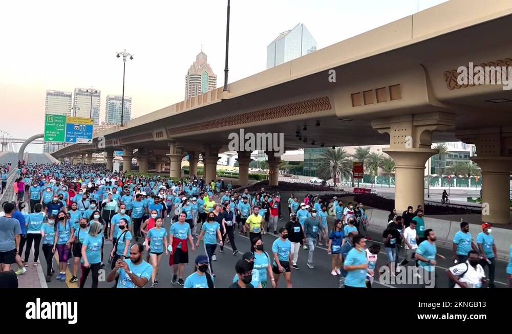 Dubai Run 2021 Runners Wearing Face Mask Running On Routes Along
