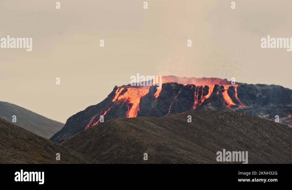 Iceland Fagradalsfjall Volcano Eruption Stock Video Footage - Alamy