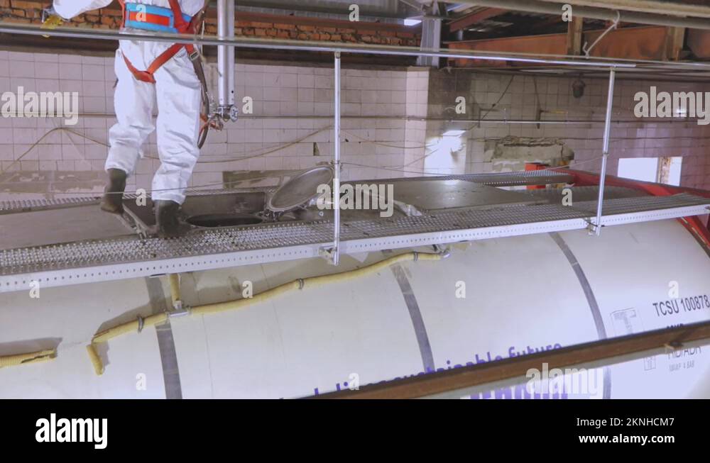 Internal washing and steaming of tanks. Cleaning the truck tank from