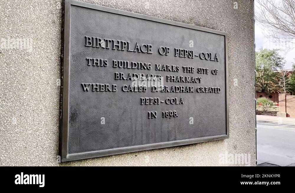 pepsi plaque outside birthplace of pepsi cola in new bern nc, north carolina Stock Video Footage