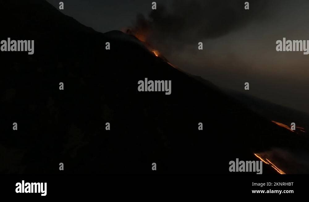 Vulcano Eruption La Palma 2021 Canary Islands Stock Video Footage Alamy