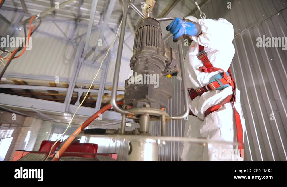 Internal washing and steaming of tanks. Cleaning the truck tank from
