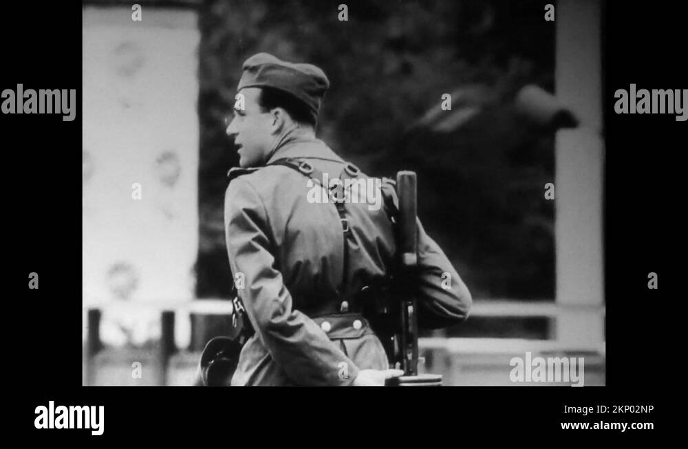 Berlin wall guards Stock Videos & Footage - HD and 4K Video Clips - Alamy
