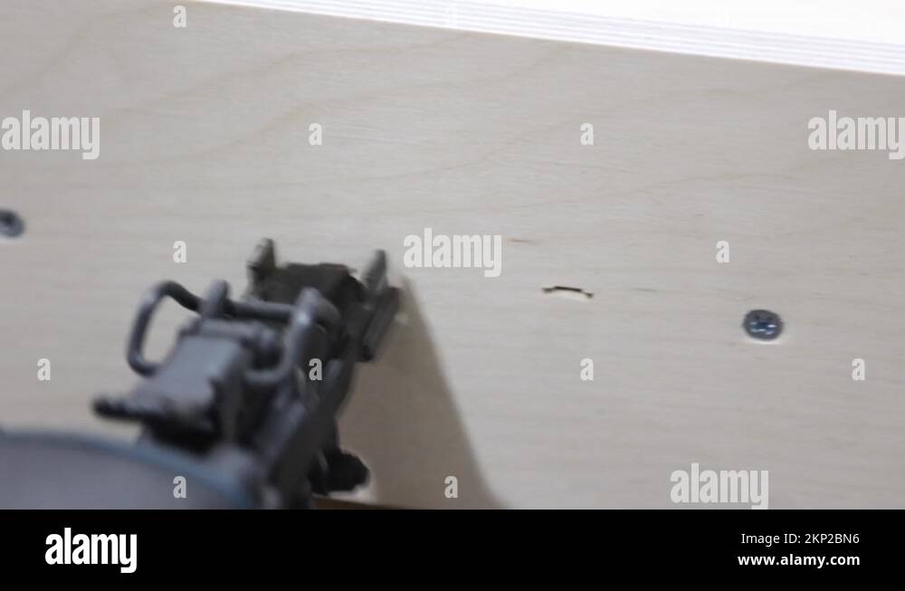 Connecting parts of a furniture frame using an automatic pneumatic ...