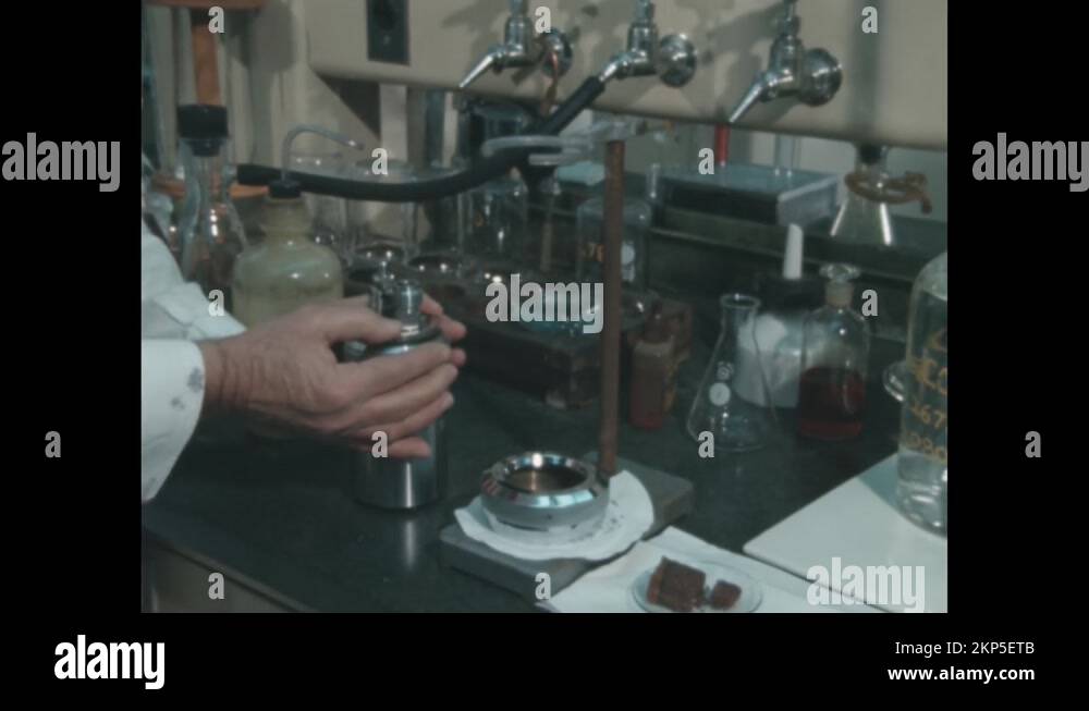 Ring stand Stock Videos & Footage HD and 4K Video Clips Alamy