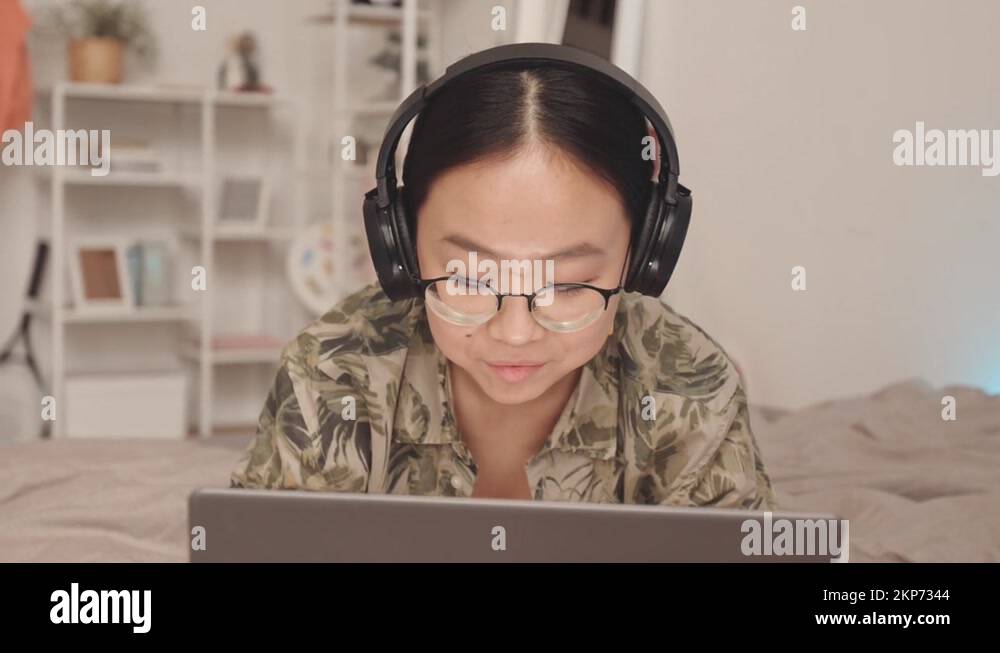 Zoomer Stock Videos & Footage HD and 4K Video Clips Alamy