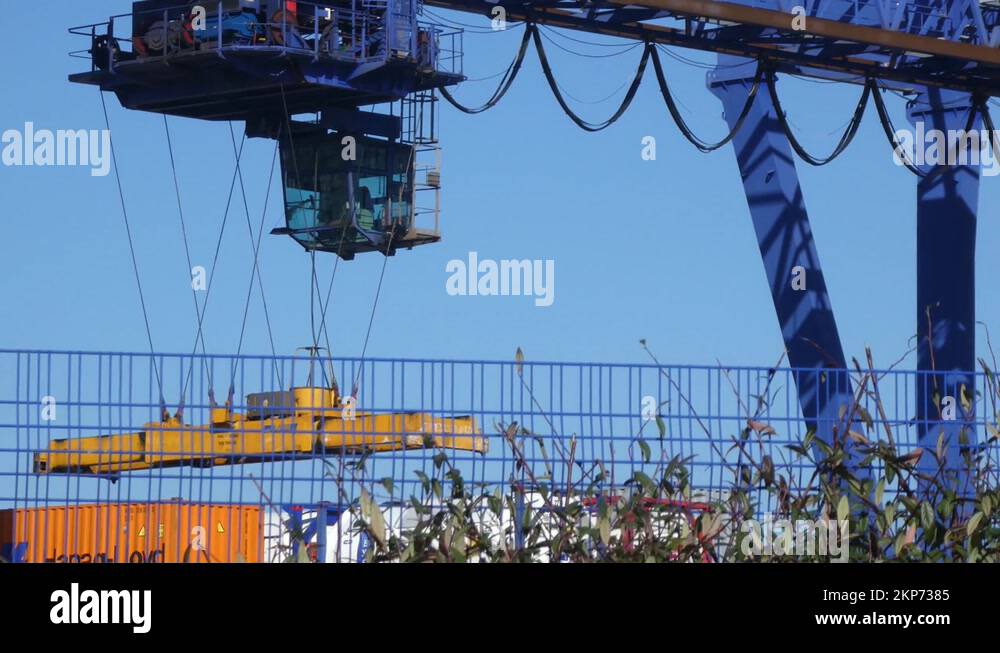 Crane lift cargo Stock Videos & Footage HD and 4K Video Clips Alamy