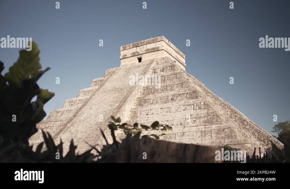 Pyramid of kukulcan Stock Videos & Footage - HD and 4K Video Clips - Alamy