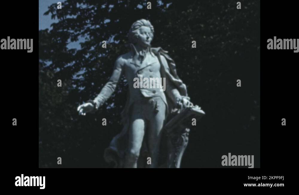 Statue of mozart Stock Videos & Footage HD and 4K Video Clips Alamy