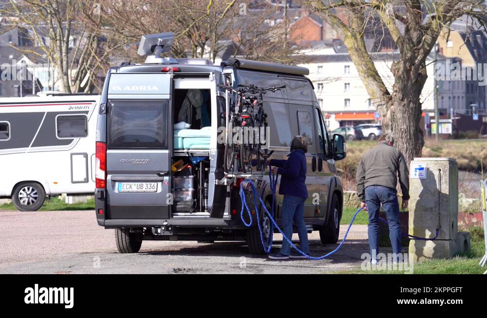 Refilling the tank Stock Videos & Footage HD and 4K Video Clips Alamy