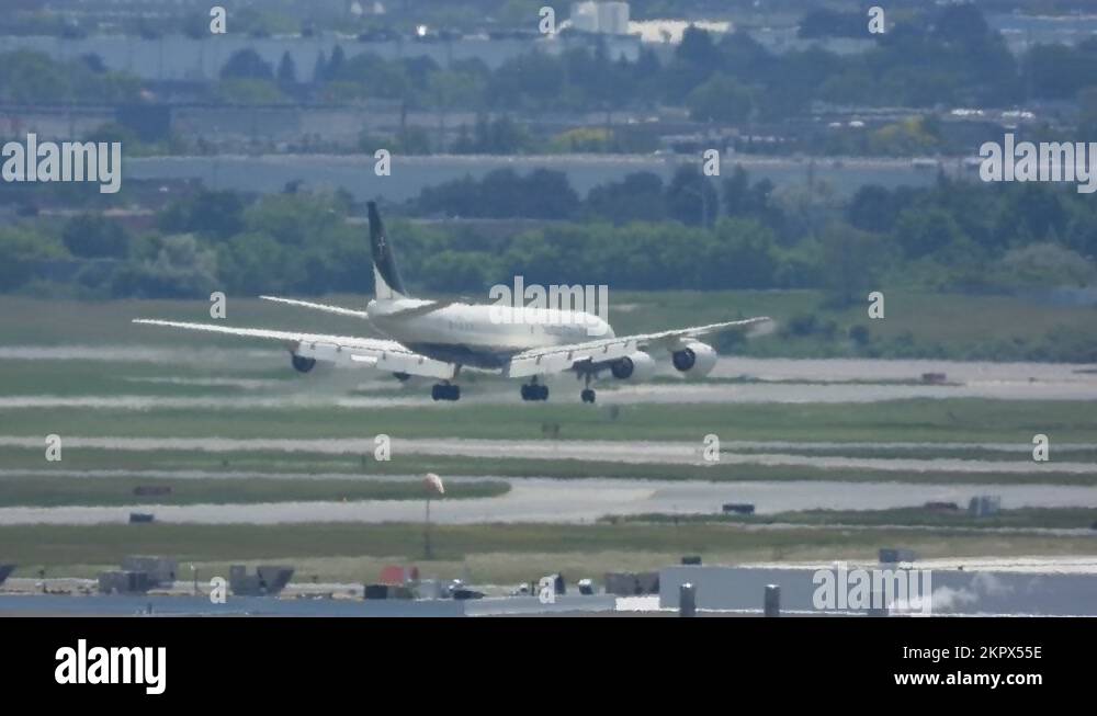 Inbound Dc Dc 8 plane Stock Videos & Footage - HD and 4K Video Clips - Alamy