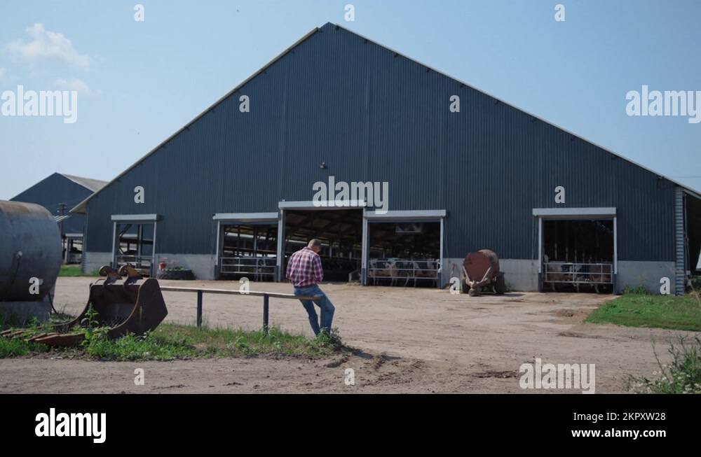 Ranch worker fence Stock Videos & Footage - HD and 4K Video Clips - Alamy