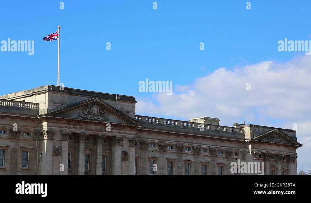 The flag above buckingham palace Stock Videos & Footage - HD and 4K