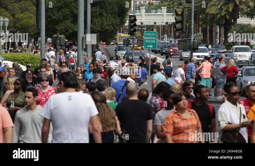 Las Vegas Strip Boulevard Crowded Sidewalk Busy People Walking Passing