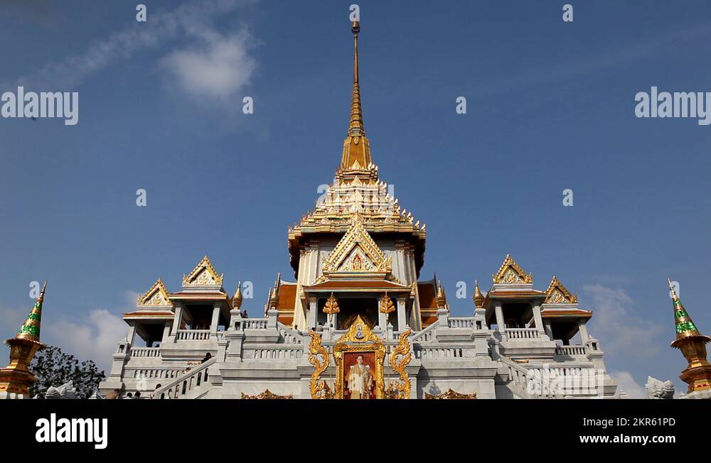 Temple of Wat Traimit, Golden Buddha (the world's biggest solid gold statue Stock Video Footage