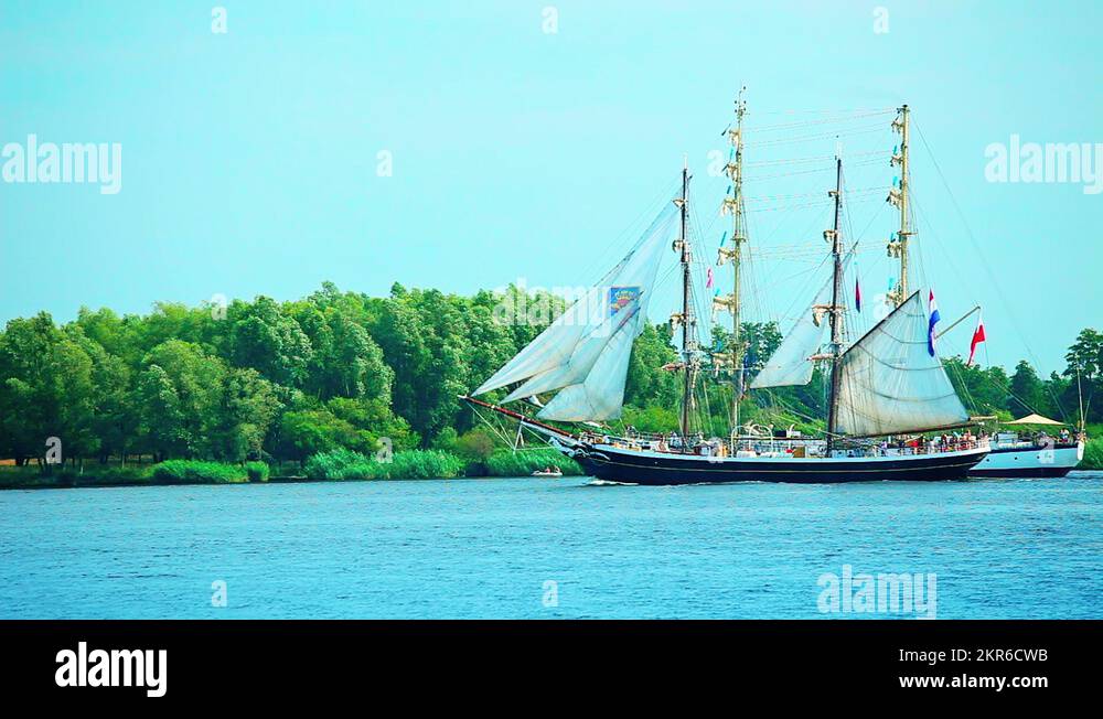 Ship ships sailing Stock Videos & Footage HD and 4K Video Clips Alamy