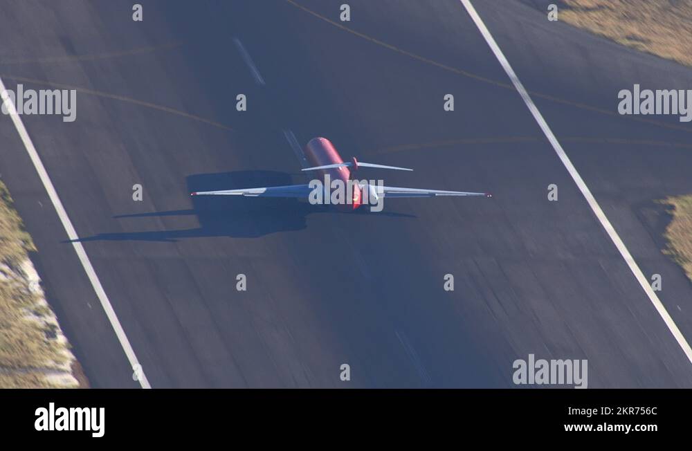 Taking off aeroplane Stock Videos & Footage HD and 4K