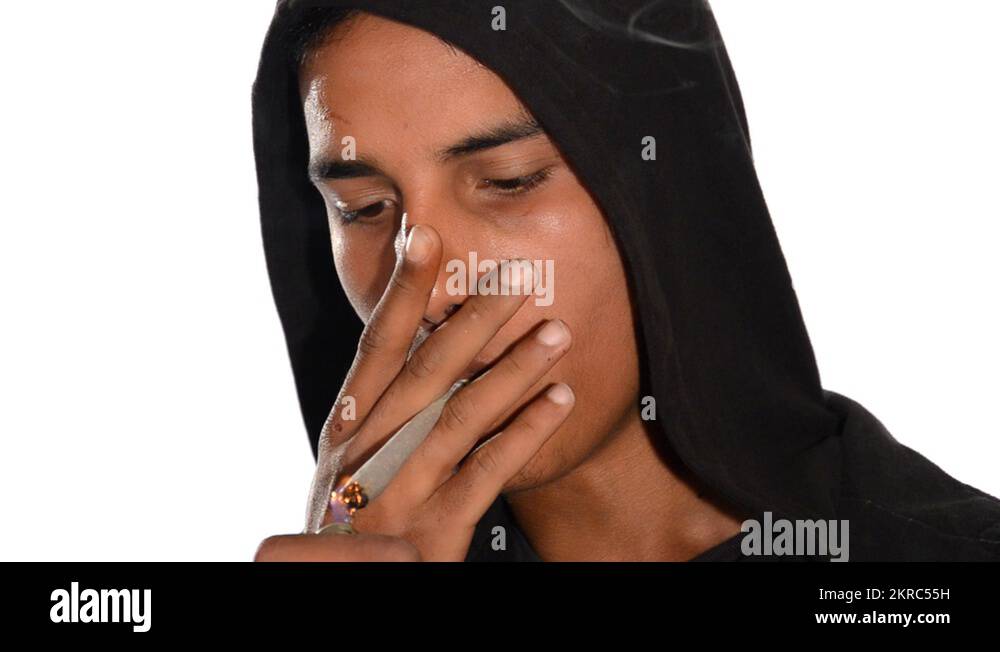 Teens smoking joint Stock Videos & Footage HD and 4K Video Clips Alamy