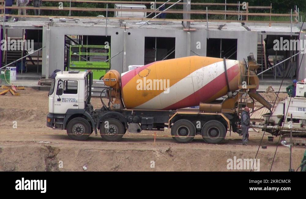 Mixer lorry concrete Stock Videos & Footage HD and 4K Video Clips Alamy