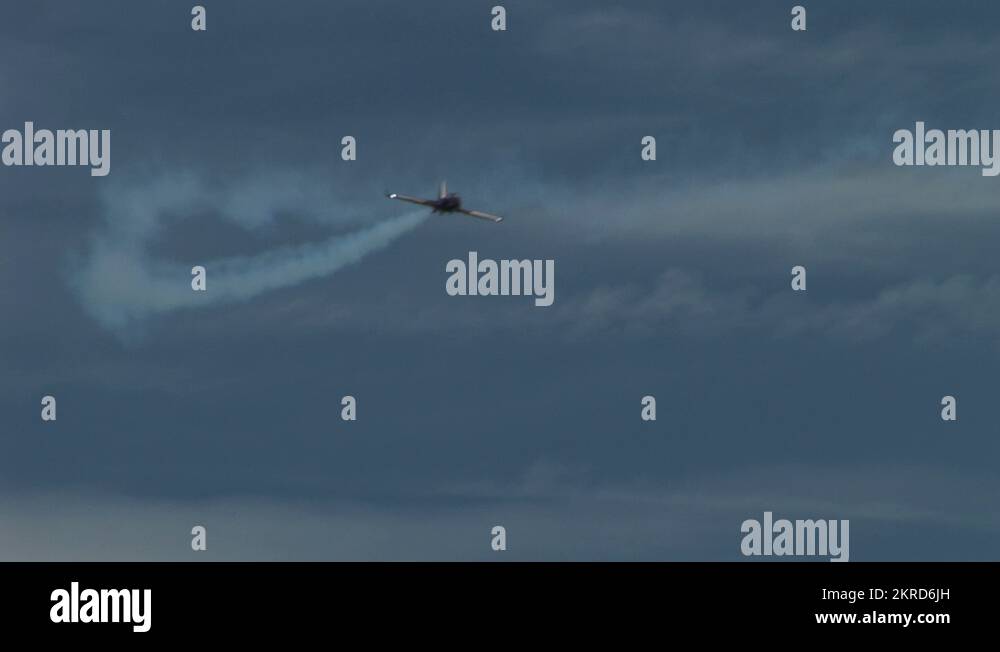 Jet trailing smoke Stock Videos & Footage - HD and 4K Video Clips - Alamy