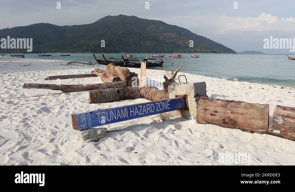 Live footage tsunami thailand