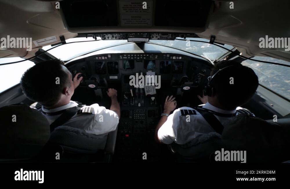 Flying commercial airliner Stock Videos & Footage - HD and 4K Video ...