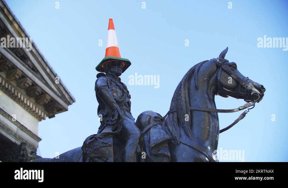 Glasgow statue cone Stock Videos & Footage - HD and 4K Video Clips - Alamy