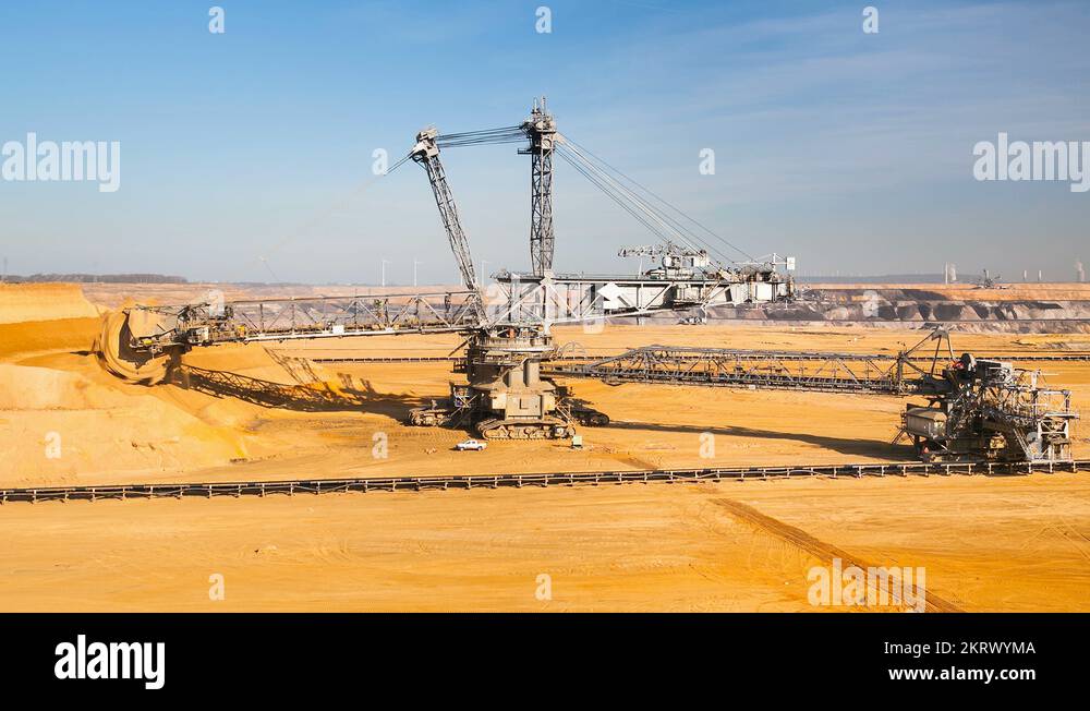 Giant bucket wheel excavator Stock Videos & Footage - HD and 4K Video ...