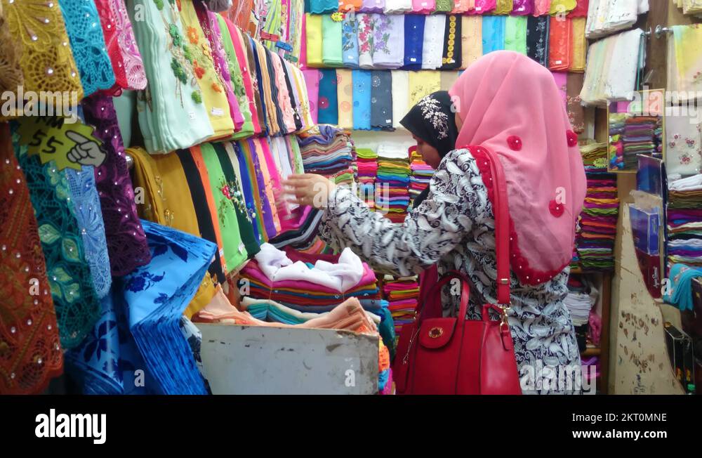 Textiles Musilm Malaysia hijab muslim woman Stock Videos & Footage - HD and 4K Video ...