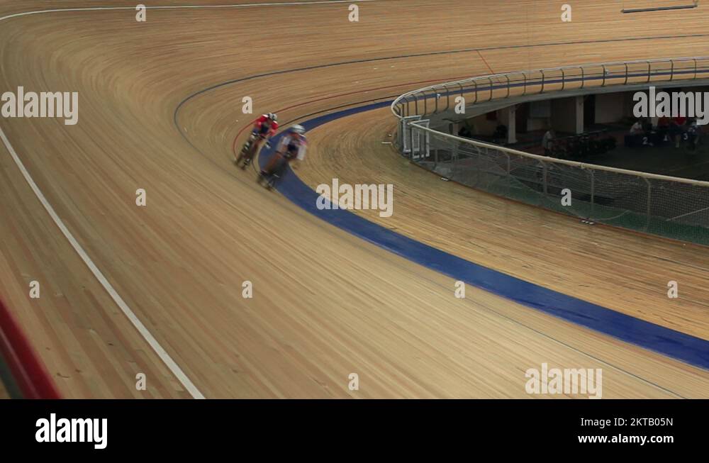 Pursuit track race Stock Videos & Footage - HD and 4K Video Clips - Alamy