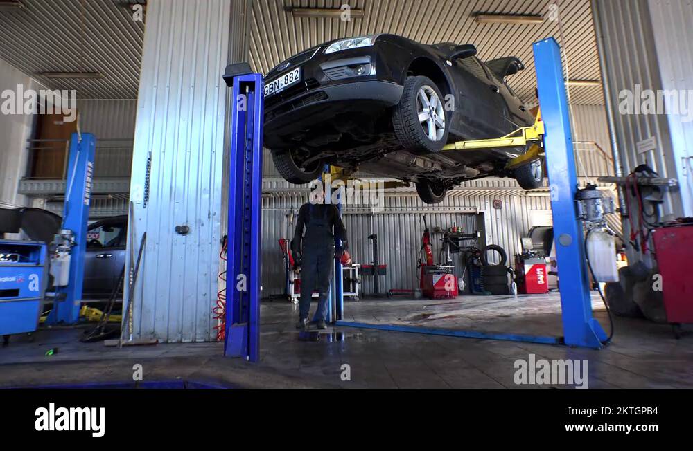 Garage car wash Stock Videos & Footage HD and 4K Video Clips Alamy