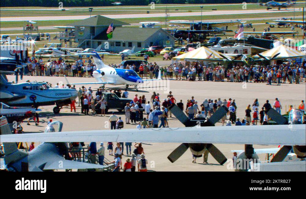 Eaa airventure oshkosh wisconsin airplane air show Stock Videos